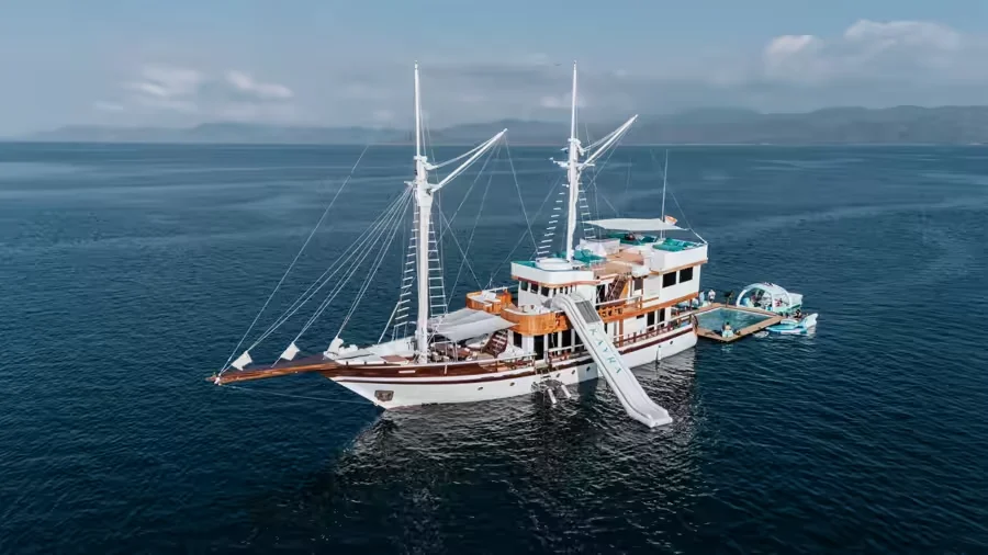 M/V KAYRA field vessel